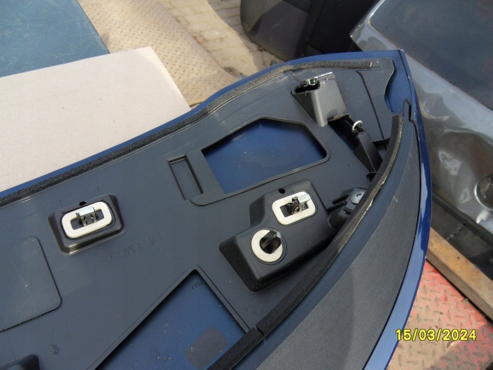 SPOILER SPOILER COUVERCLES DE COFFRE COUVERCLES DE COFFRE RENAULT MEGANE IV UNIVERSEL 960301593R