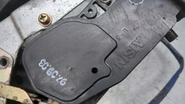 SERRURE GAUCHE AVANT TOYOTA COROLLA E11 RESTYLAGE 1.4B 97-02R