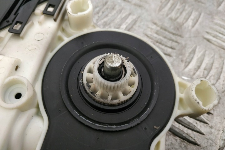 PETIT MOTEUR VITRES AVANT GAUCHES PORTES VW GOLF IV (1J1) 1J1959801C 1.9L