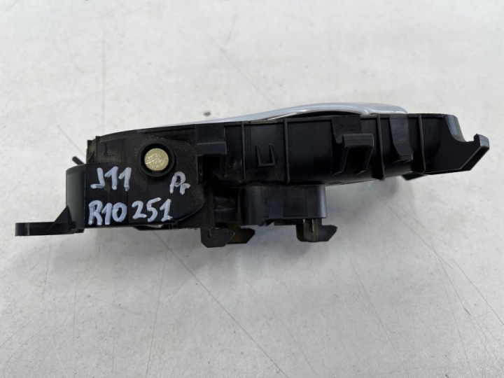 POIGNÉE INTÉRIEURE NISSAN OE 80670-4EA0