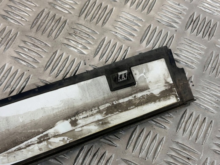 MOULURE PORTES ARRIÈRE TESLA MODÈLE X 106927300B