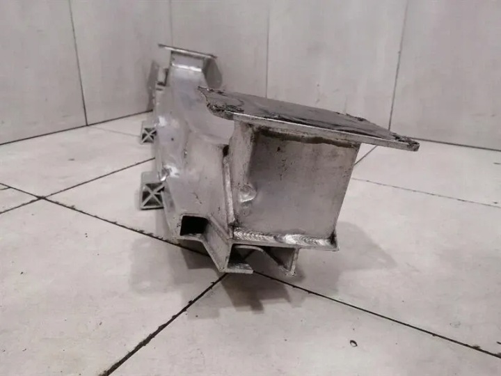 PORSCHE TAYCAN 9J REAR PARE-CHOCS BEAM 9J1803184C CARRIER