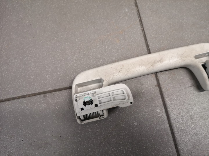 MANIVELLE PLAFONNIERS AUDI A6 C6 8P0857607N