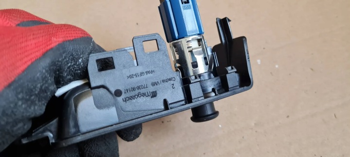 S3 8Y A3 PANNEAU PRISE 12V CHÂSSIS 8Y0863349