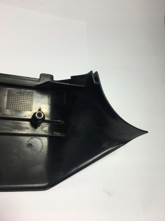 PROTECTION INFÉRIEURE CALANDRE MONTANTS B DROITE NOIRE MERCEDES W124 1246920422
