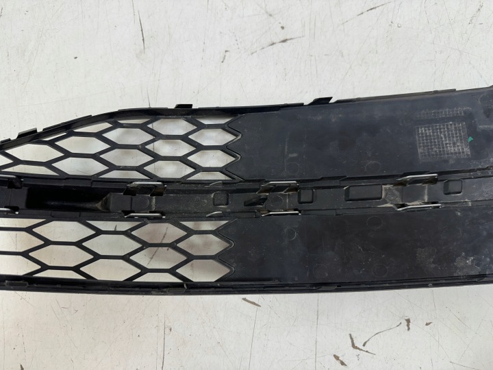 GRILLE PARE-CHOCS GAUCHE AUDI A7 S7 C7 S-LINE 4G8807681B