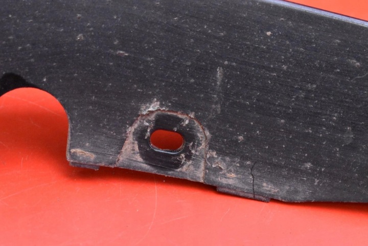 MOULURE GARDE-BOUE DROIT ARRIÈRE COULEUR GRENAT 7326052 BMW X5 F15 13-18