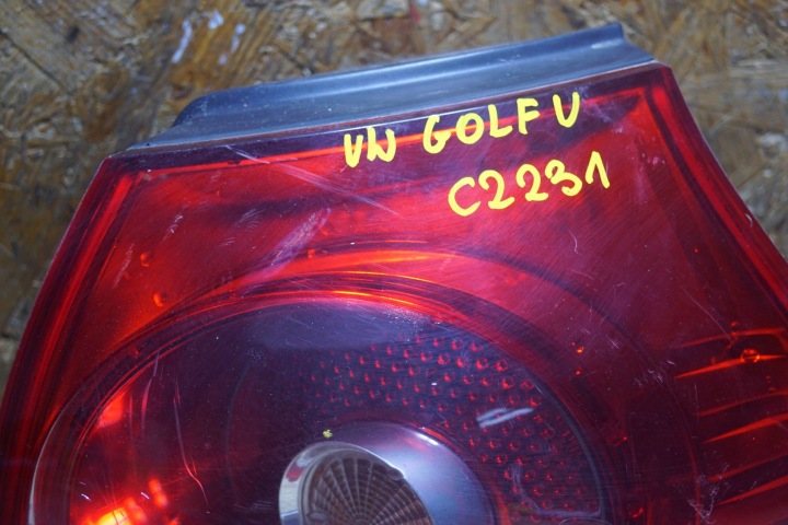 VW GOLF V PHARE DROIT ARRIÈRE (C2231)