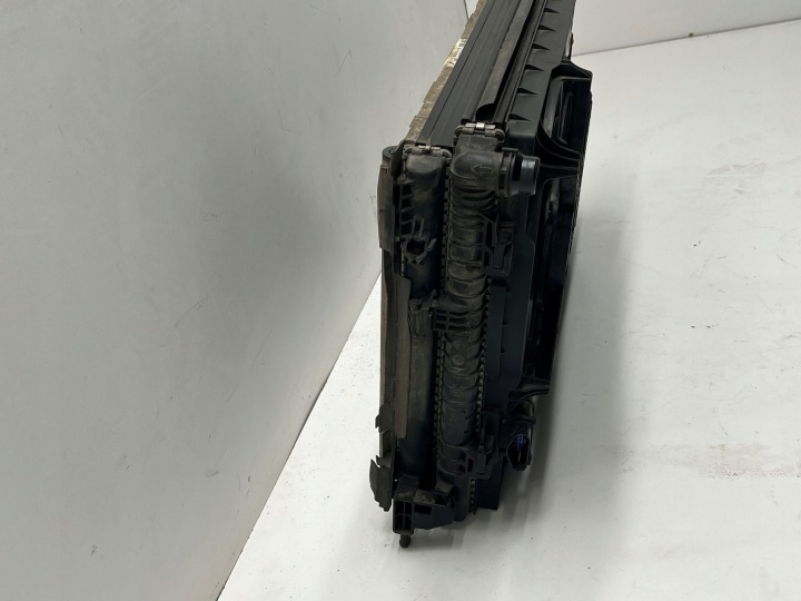 2016 VOLKSWAGEN PASSAT B8 RADIATEUR ENSEMBLE 3Q0121205A