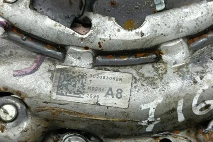 ENSEMBLE ADHÉRENCE NISSAN QASHQAI II (J11, J11_) 302053062R 1.3L GASOLINE