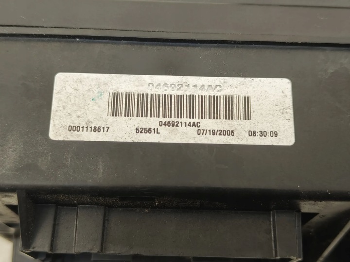 JEEP GRAND CHEROKEE 3 III WK 04-10 CRD BOÎTE FUSIBLES 04692114AC