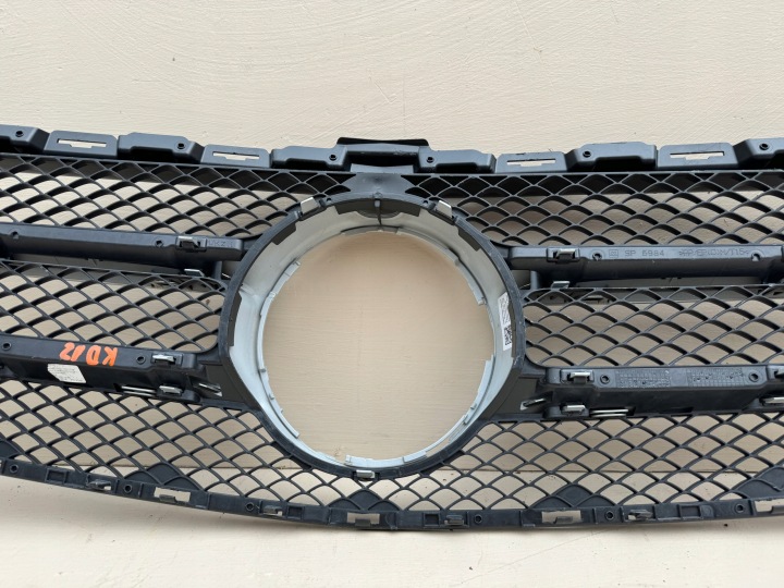 MERCEDES C-KLASA A205 W205 GRILLE CALANDRE PARE-CHOCS AVANT AVANT A2058800183