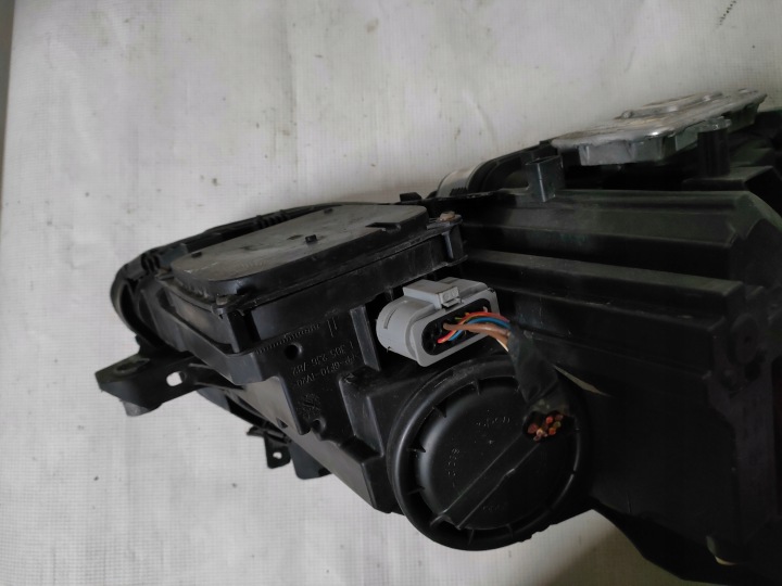 MERCEDES W246 LIFT PHARE GAUCHE AVANT EUROPE A204820 COMPLÈTE