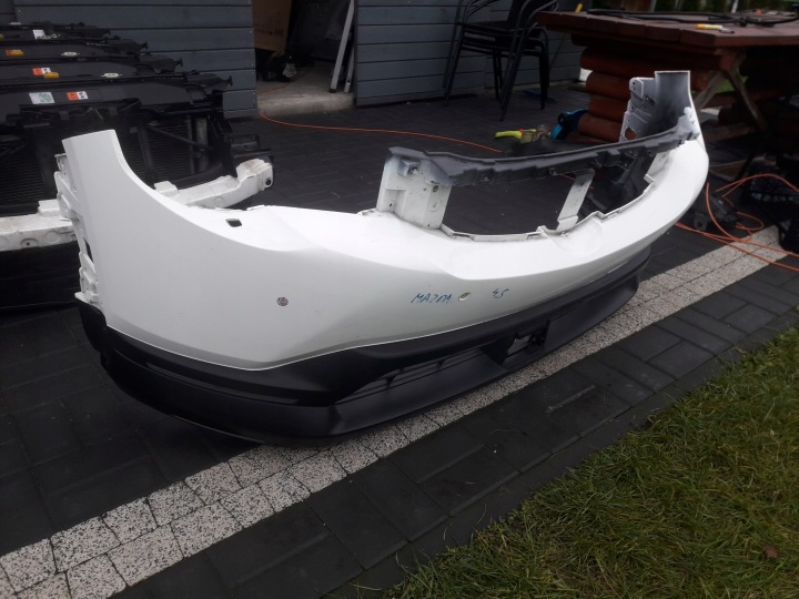MAZDA MX30 MX 30 PARE-CHOCS AVANT AVANT TRÈS EN BON ÉTAT COULEUR A4D BLANC