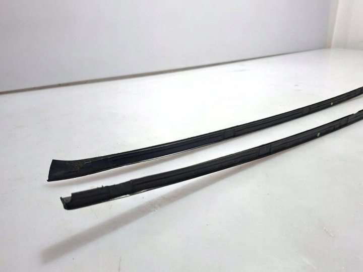 PASSAT B7 2011 ENSEMBLE USZCZELKA/PRZESLONA VITRES AVANT 3C0854327/328