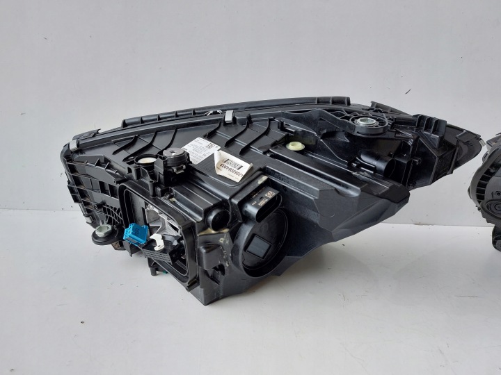 MERCEDES C 206 PHARE DROITE GAUCHE AVANT DIGITAL LIGHT 2069064703 2069064803