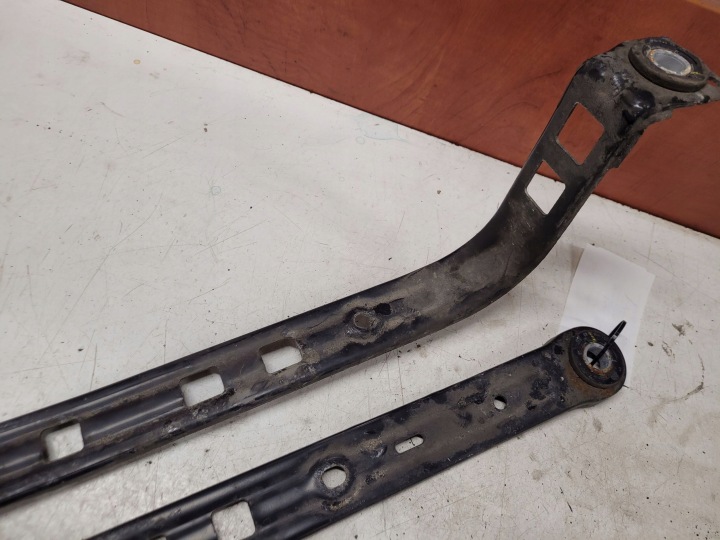 MERCEDES-BENZ E W212 2011 ENSEMBLE POIGNÉE FIXATION RÉSERVOIR CARBURANTS