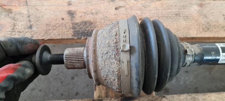 A6 C6 LIFT DEMI-ARBRE DEMI-ARBRE GAUCHE DROITE AVANT 3.0 TDI 4F0407271J