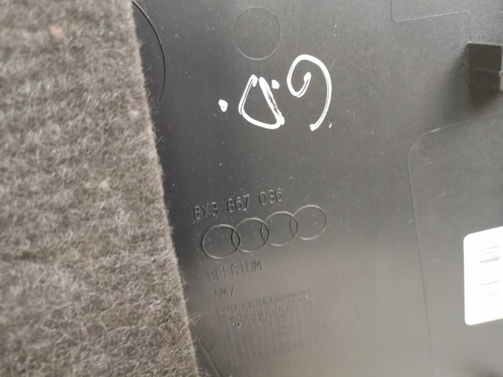 AUDI A1 2011 DROITE CÔTÉ CARDAN BRODERIE PORTES ARRIÈRE