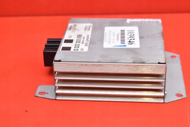 AMPLIFICATEUR AUDIO 8E9035223D AUDI A4 B7 04-08