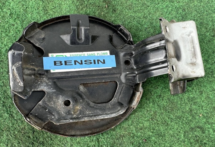 CLAPET GOULOTTE DE REMPLISSAGE CARBURANTS TOYOTA AYGO I AB10 (05-14R) DANS COULEUR 211 NOIRE