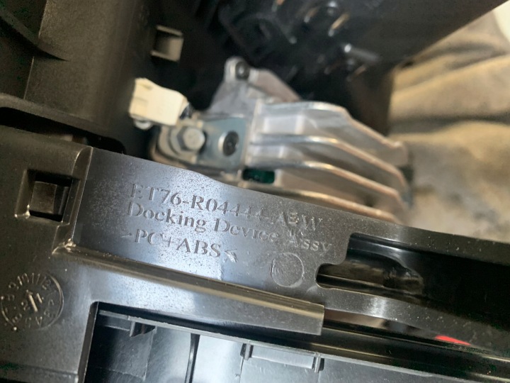 FORD TRANSIT COURIER 21R PANNEAU RADIO BOÎTE À GANTS ORIGINAL