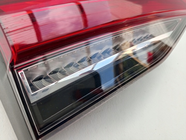 SKODA OCTAVIA IV UNIVERSEL 20- PHARE ARRIÈRE GAUCHE GAUCHE ARRIÈRE DANS COUVERCLE DE COFFRE 5E7945307 ÷