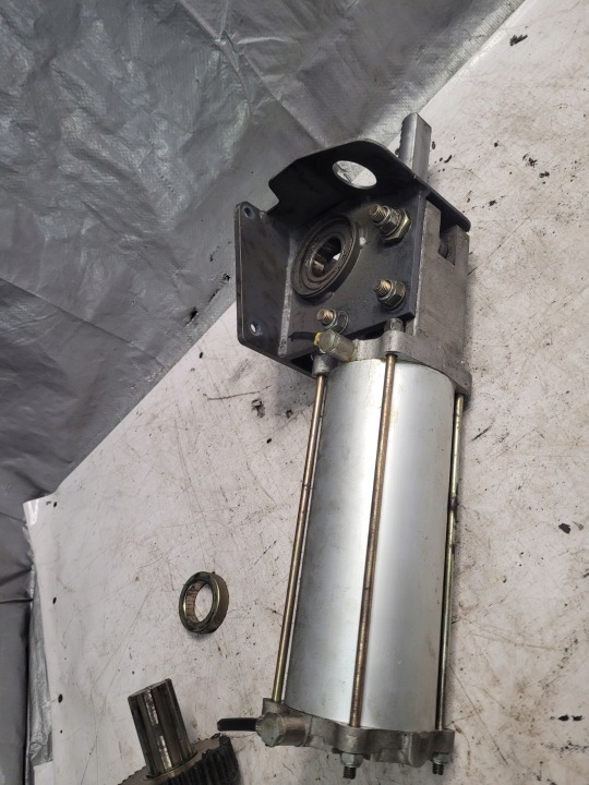 SERVOMOTEUR PNEUMATIQUE CAPOTS PORTES MASATS 101154C0 SCANIA 1237 IRIZAR CENTURY