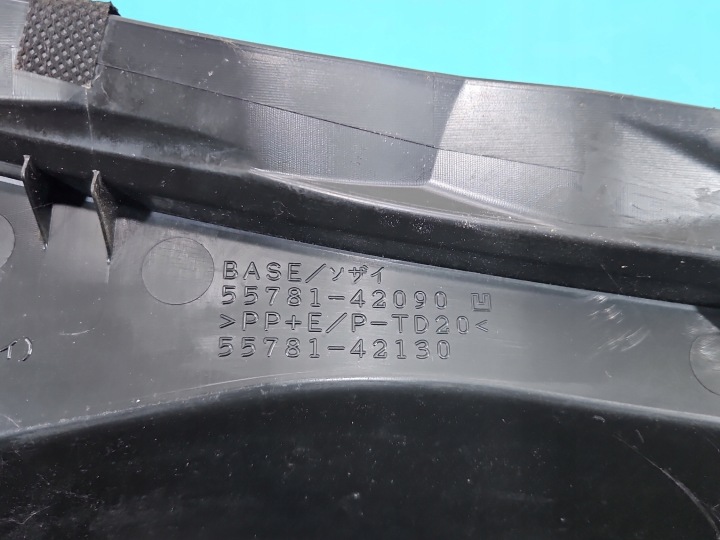 DOUBLURE DE PASSAGE DE ROUE TOYOTA RAV4 IV 55708-42181 EUROPE