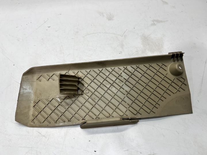 PODNOZEK CHÂSSIS REVÊTEMENT AUDI A3 8P LIFT 8P1864777 SANS