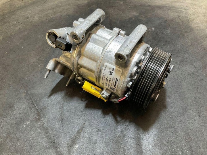 COMPRESSEUR DE CLIMATISATION OPEL ASTRA GAUCHE (O5) 9833718880 1.2L GASOLINE 2022