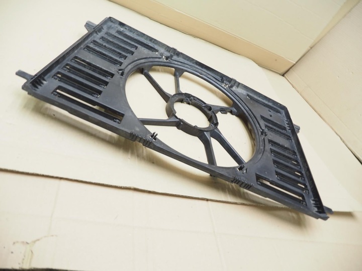 AUDI A4 B9 8W0 15- CHÂSSIS VENTILATEUR 8W0121207