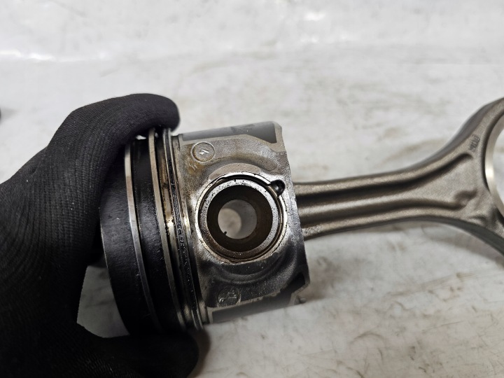 AUDI Q7 4L 06R 3.0 TDI BUG PISTON BIELLE 059AA