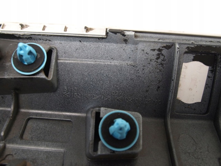 BMW X1 F48 2015-2022 MODULE MOULURE PORTES DROIT ARRIÈRE 51138060274, 8060274