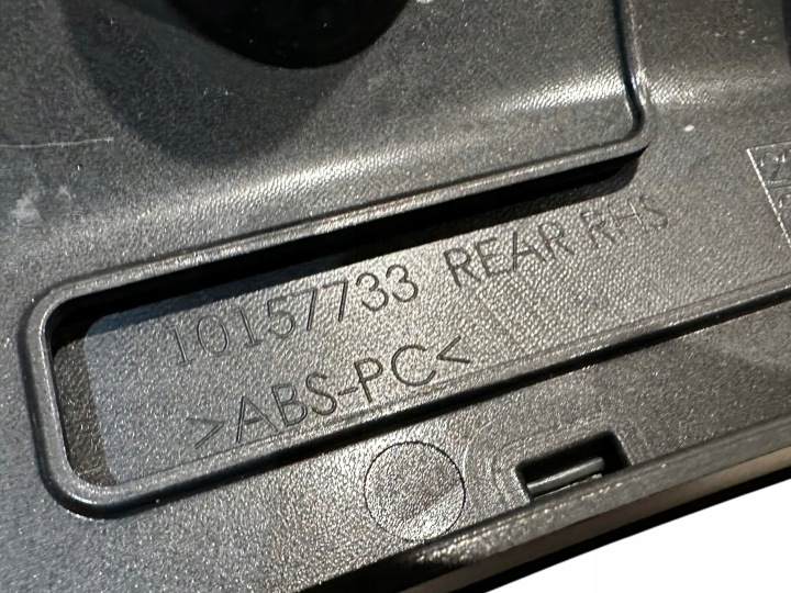 FERRARI PUROSANGUE PORZERZENIE REVÊTEMENT MOULURE PROTECTION PASSAGE DE ROUE ARRIÈRE RH 887125