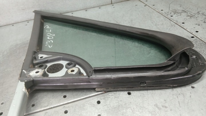 VITRE GAUCHE AVANT TRIANGLE PEUGEOT 307 I 2.0HDI 01-05R