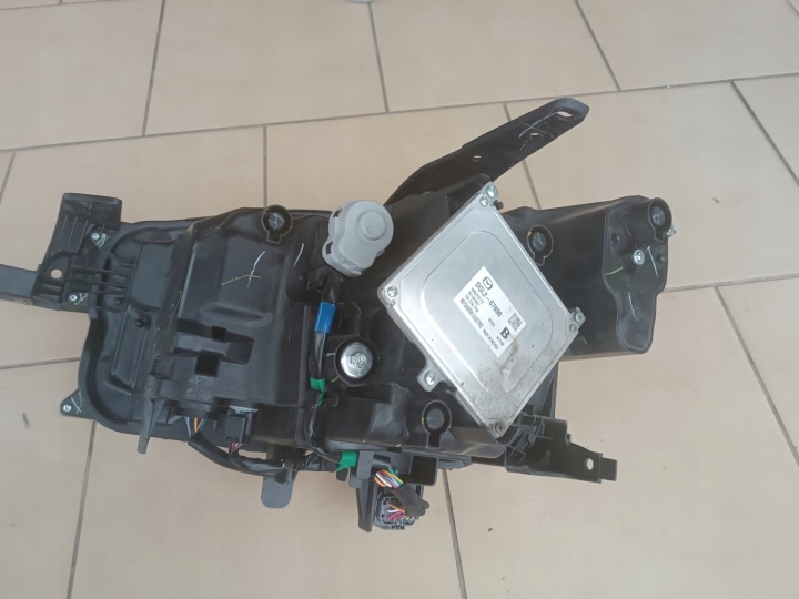 MAZDA CX-30 XC30 PHARE AVANT DROITE CÔTÉ COMPLET LED KF434