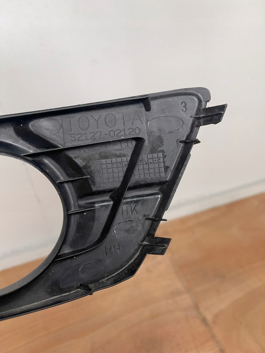 TOYOTA COROLLA VERSO E12 2004 2009 GRILLE PARE-CHOCS AVANT AVANT DROIT