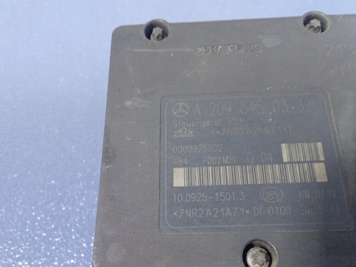 MERCEDES C W203 270 CDI POMPE ABS A0044311912