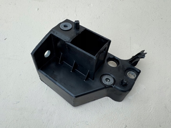 VOLVO XC40 SUPPORT FIXATION PANNEAU AVANT GAUCHE 31469370