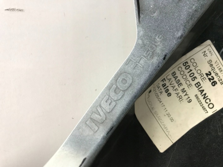 IVECO DAILY LIFT 19- CACHE MOULURE CALANDRE HAUT AVANT AVANT 5802324877