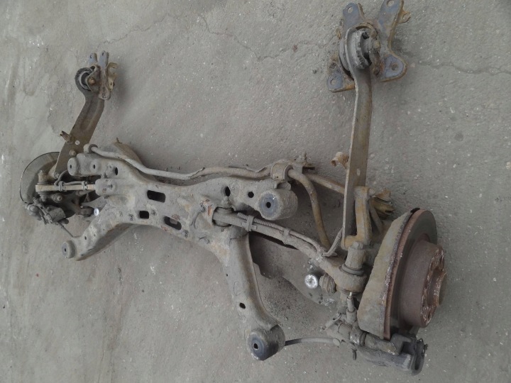 OPEL SIGNUM 2004 1.9 CDTI UNIVERSEL POUTRE AXE SUSPENSIONS ARRIÈRE ARRIÈRE
