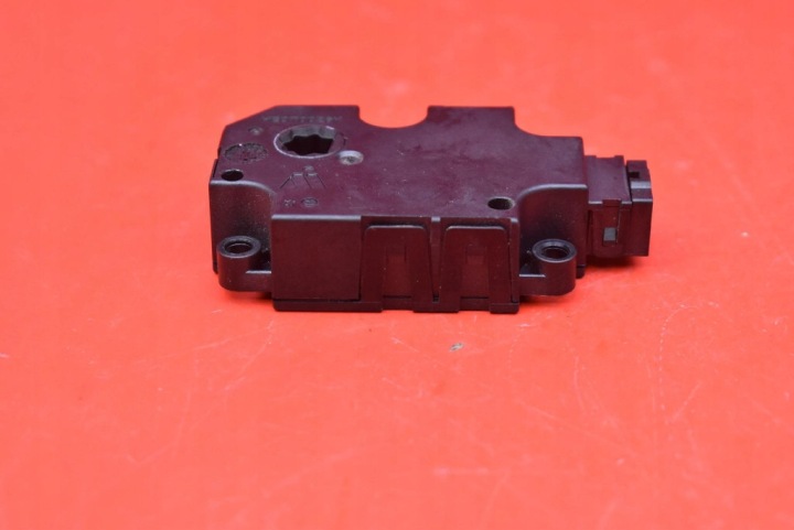 PETIT MOTEUR RÉCHAUFFEURS CZ113930-0854 AUDI A8 D4 4.2 FSI 372 KM 10-14
