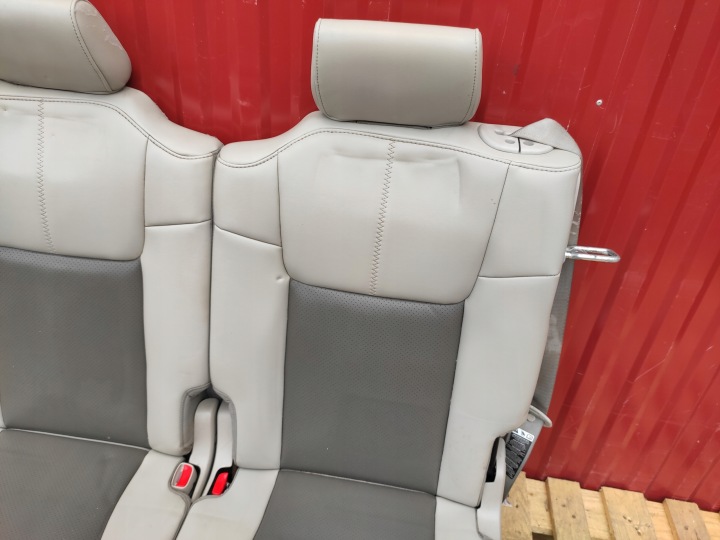 JEEP COMMANDER XK XH SIÈGE SIÈGES BANQUETTE ARRIÈRE 3 RANGÉE TROISIÈME RANGÉE CUIR BON ÉTAT