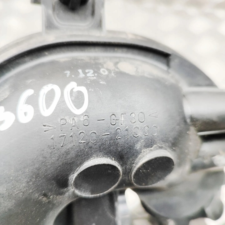 TOYOTA YARIS _P13_ COLLECTEUR ADMISSION 2019 17120-21060