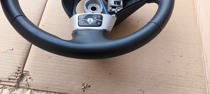 VOLANT TOYOTA YARIS II CUIR ORIGINAL