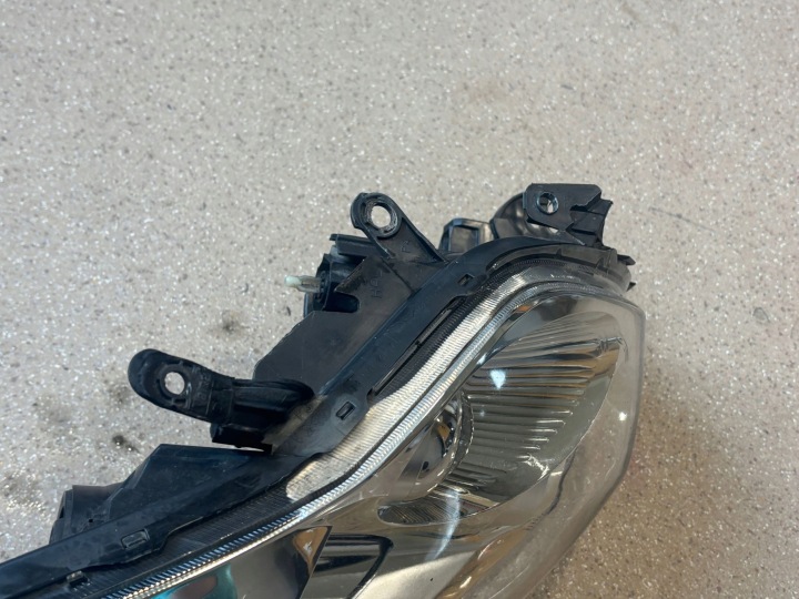 PROJECTEUR AVANT CÔTÉ DROITE TOYOTA AURIS 150 8111002470