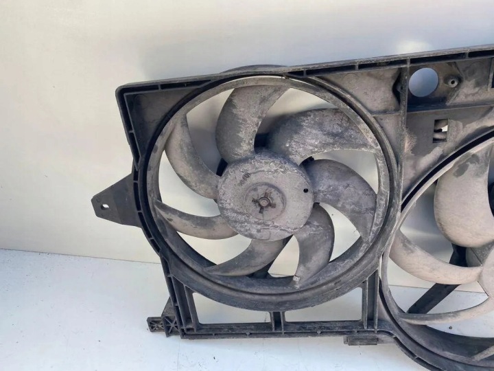 2002 PEUGEOT 806 VENTILATEUR RADIATEUR AVEC DIFFUSEUR 2100TDI 8240141