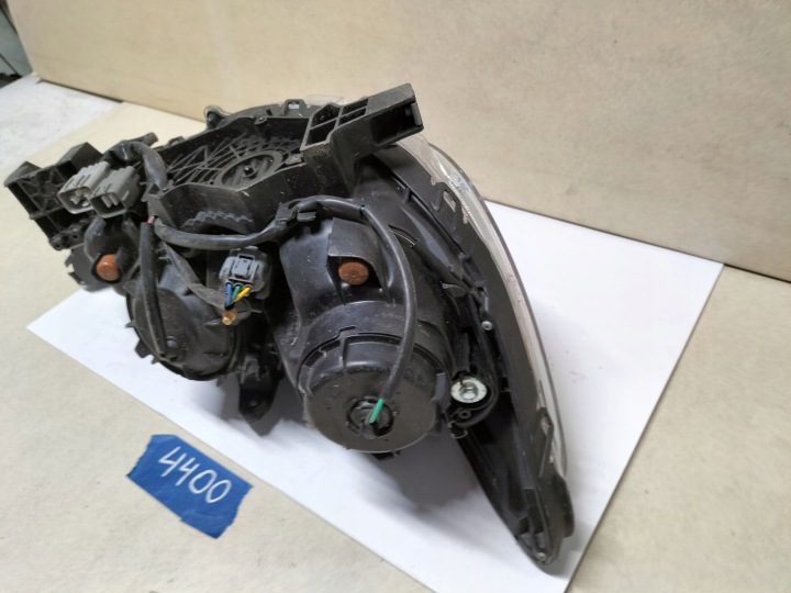 MITSUBISHI ASX LIFT PROJECTEUR GAUCHE (SZCZECIN-GORZOW- POZNAŃ 4400