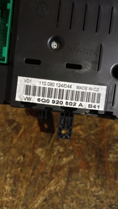 VW POLO 9N COMPTEUR TABLEAU DE BORD 6Q0920802A ESSENCE